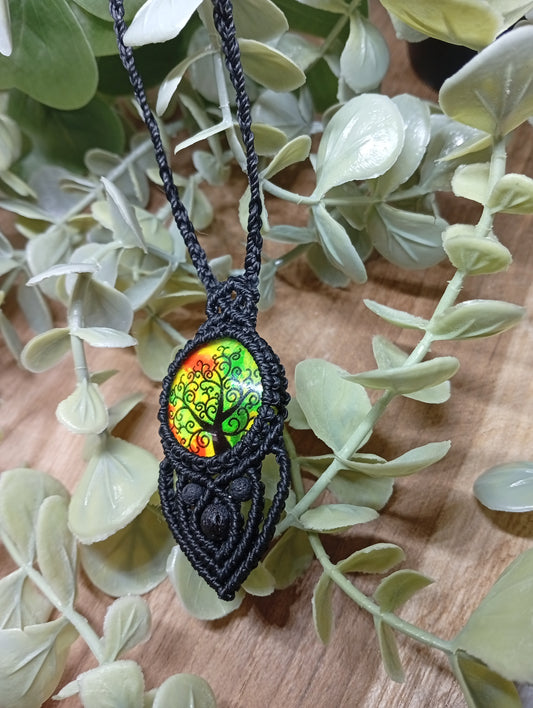 Arbre de vie ensoleillé, collier en micro macramé