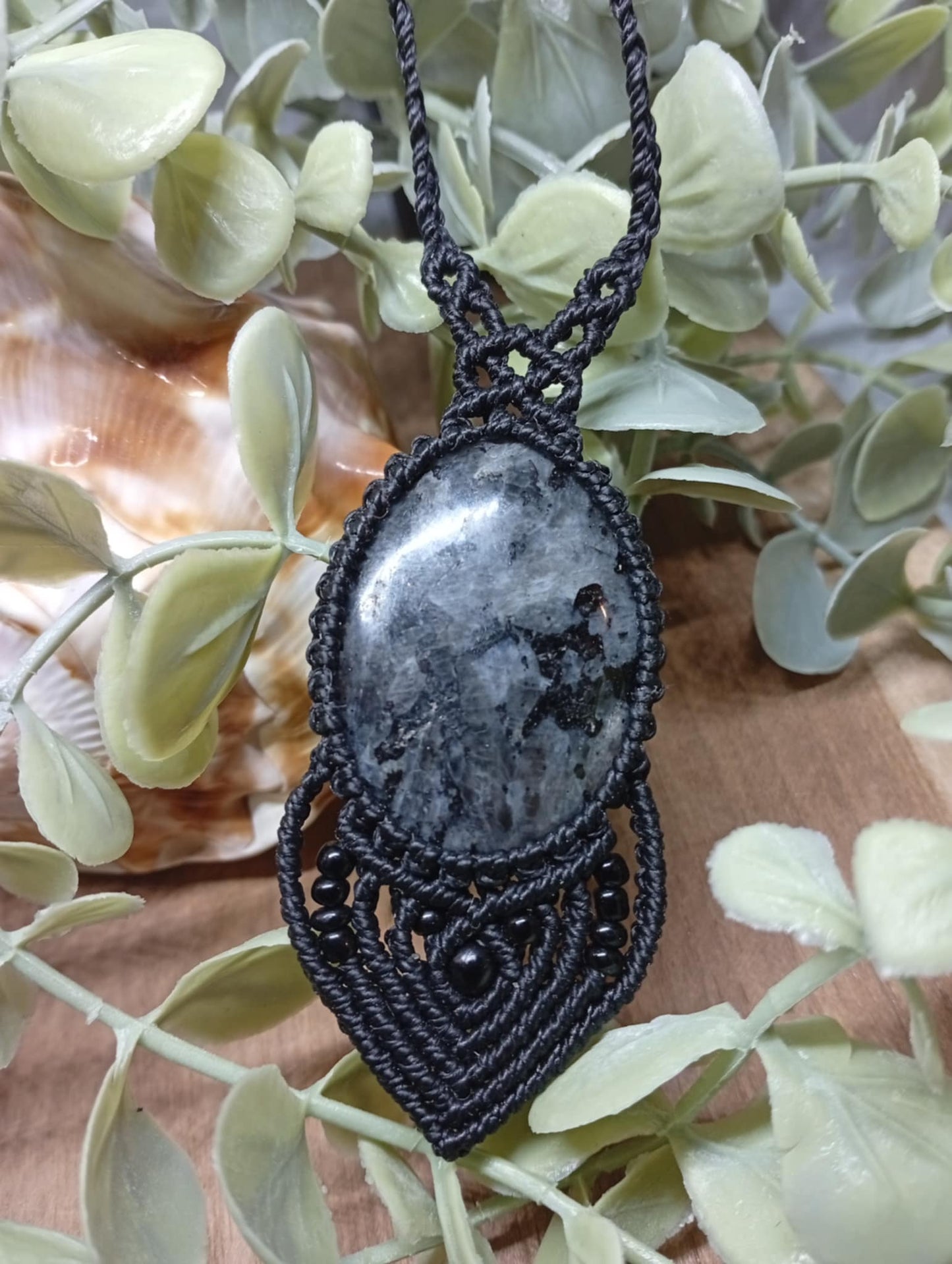 Trame mystique: collier en macramé