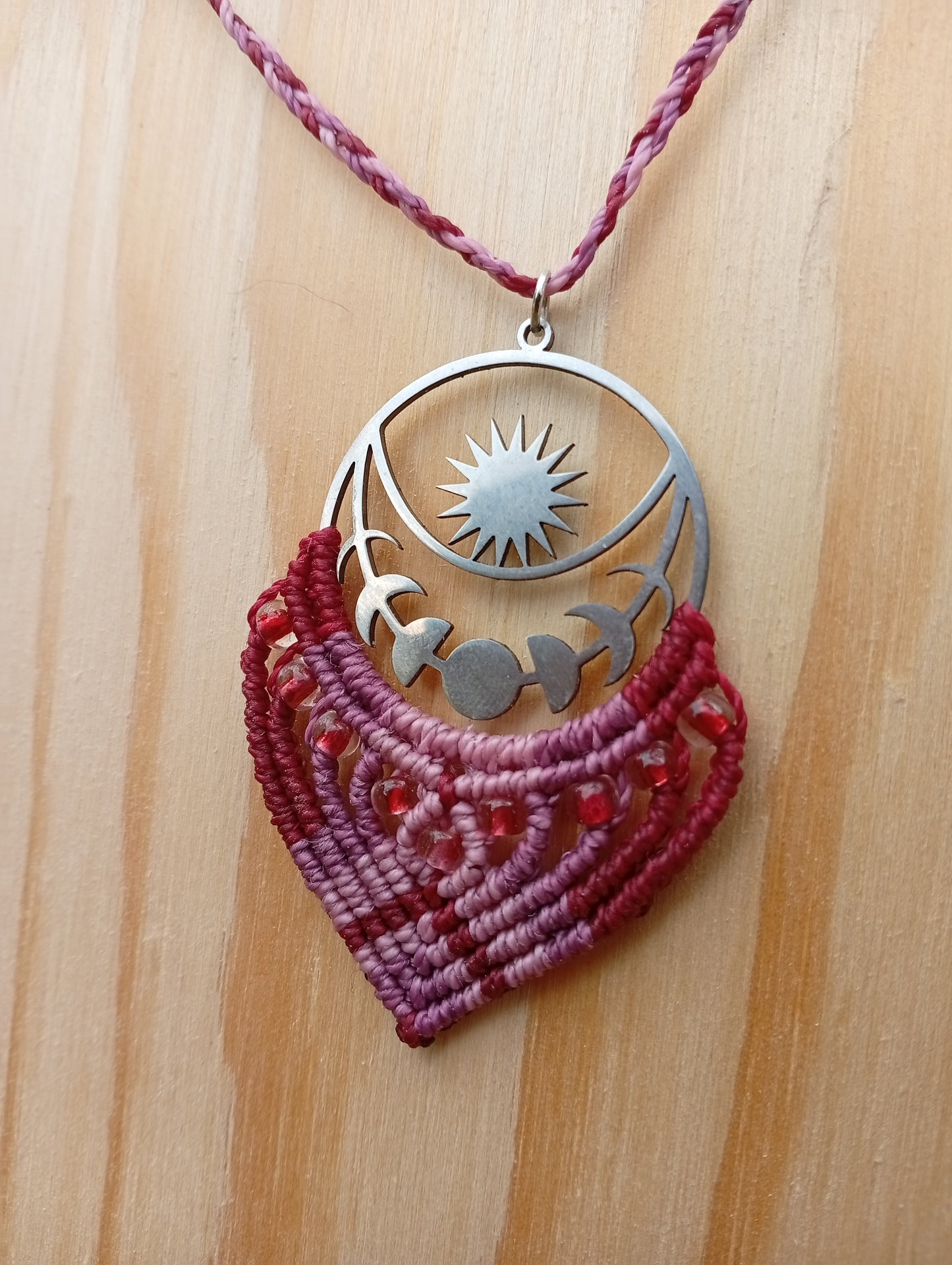 Lune et Soleil, collier en macramé
