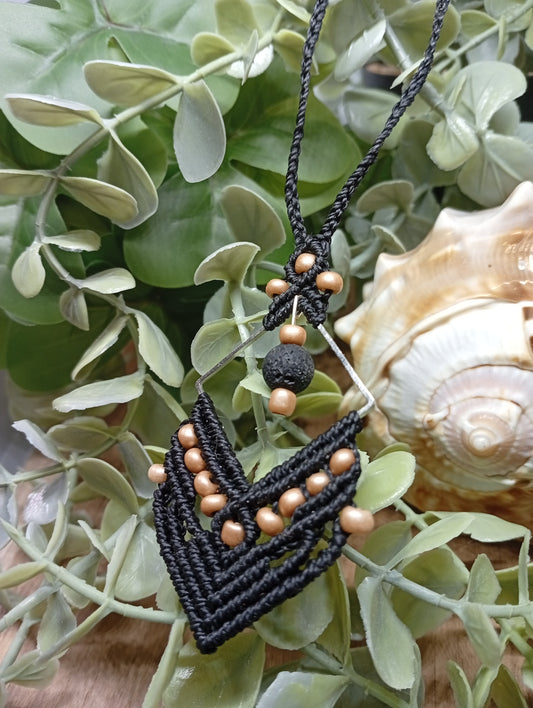 Carré tressé, Collier en macramé