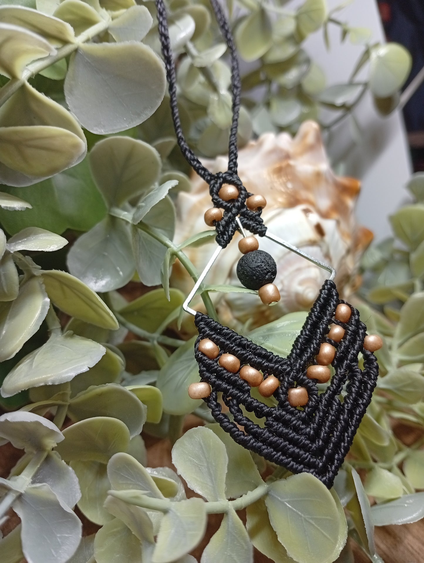 Carré tressé, Collier en macramé