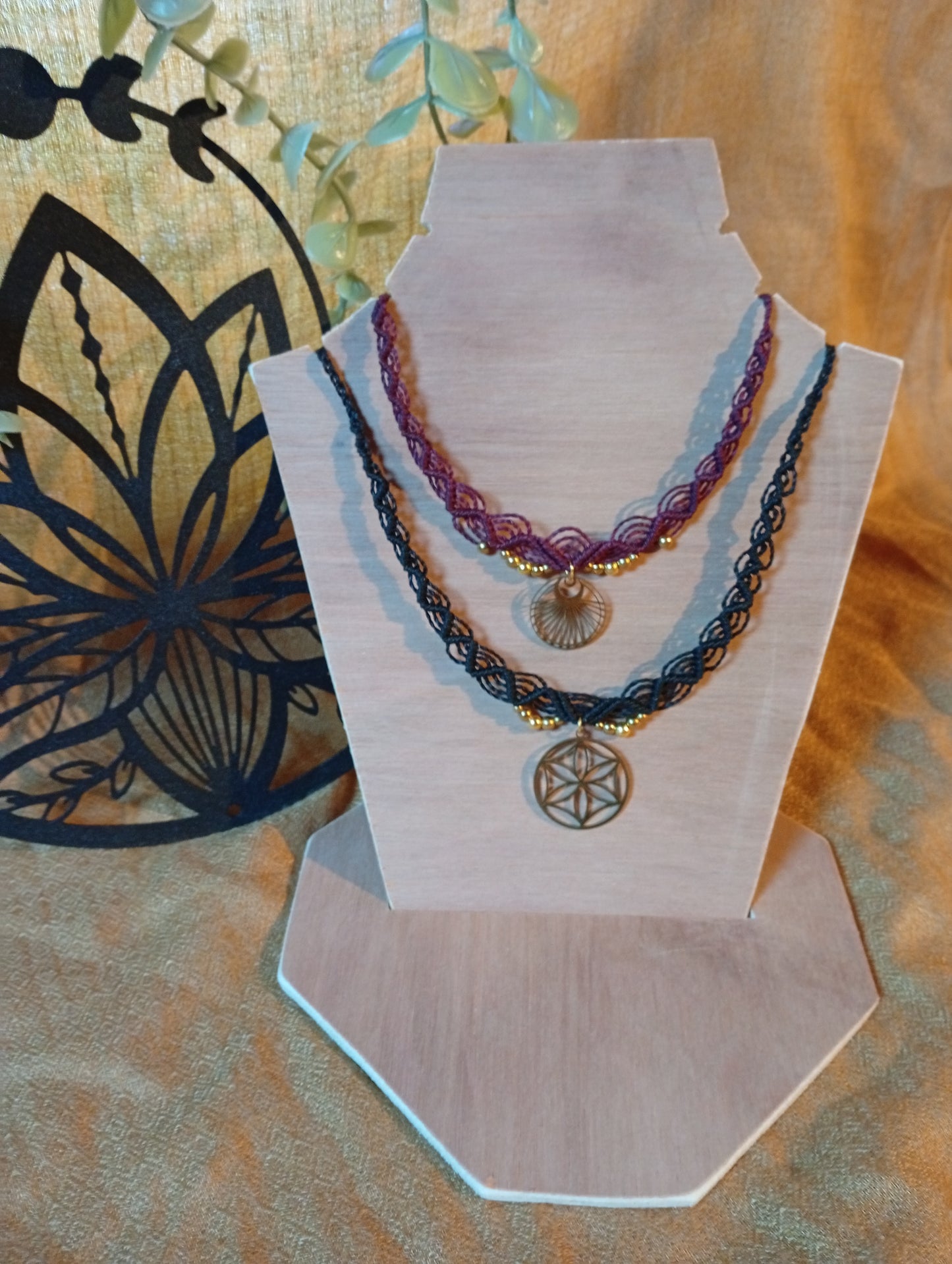 Buste en bois, présentoir à collier