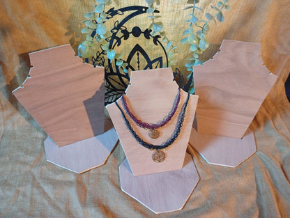 Buste en bois, présentoir à collier