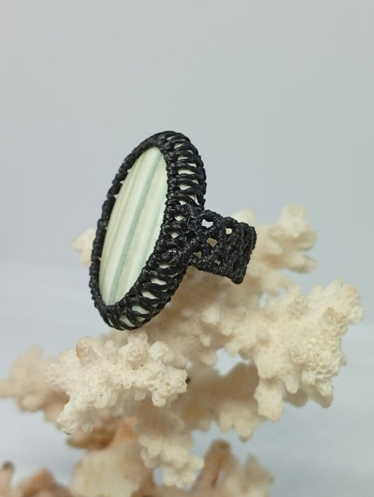 Bague en macramé et pierre semi-précieuse