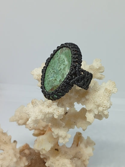 Bague en macramé et pierre semi-précieuse