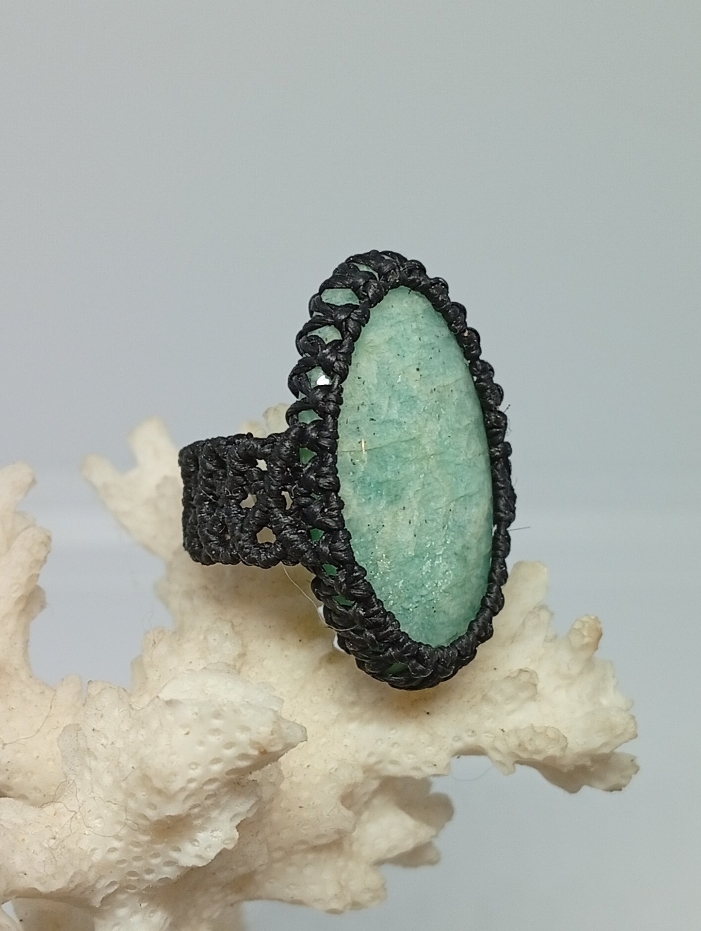 Bague en macramé et pierre semi-précieuse