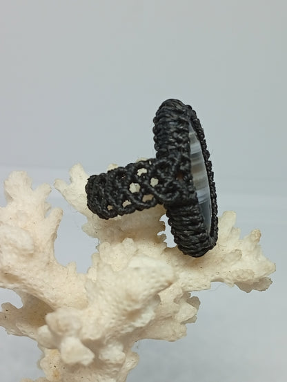 Bague en macramé et pierre semi-précieuse
