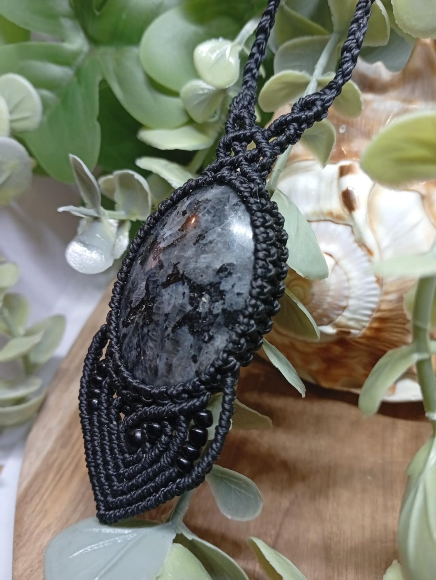 Trame mystique: collier en macramé