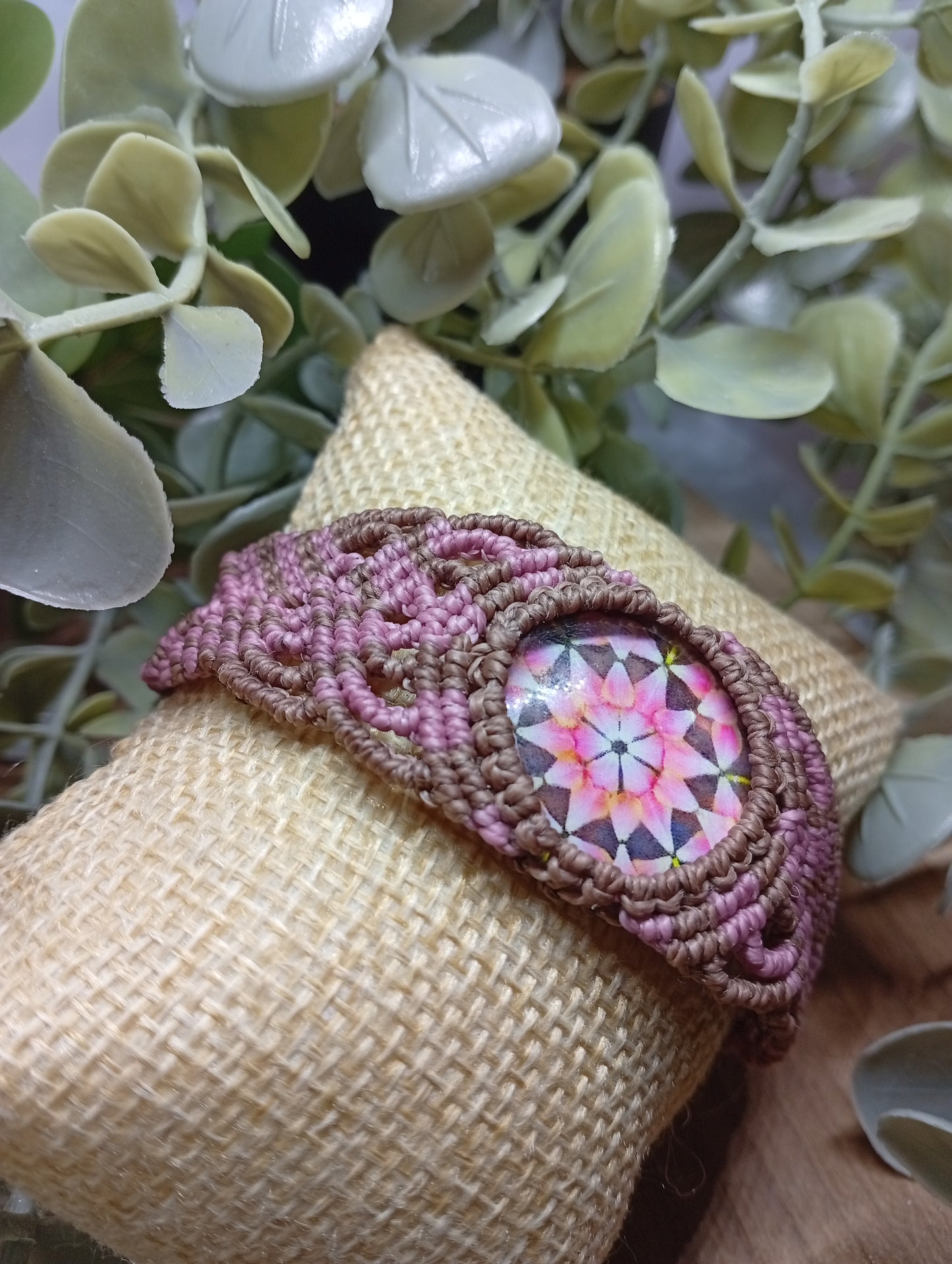 Bracelet en macramé, Entrelac rose