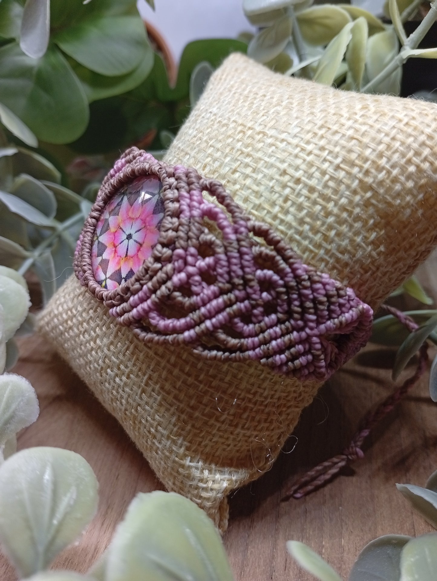Bracelet en macramé, Entrelac rose