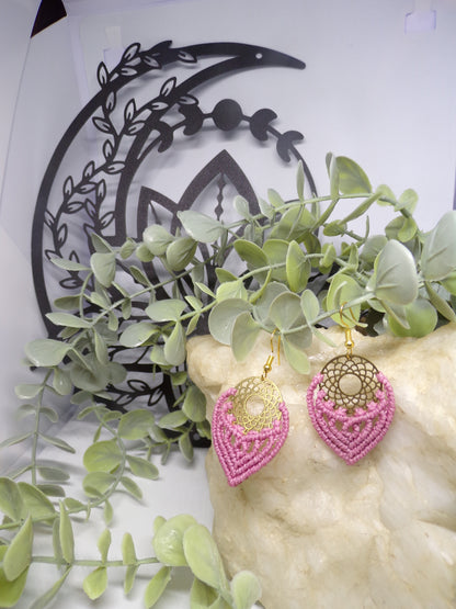 Boucles d'oreilles en macramé tisseuses d'étoiles